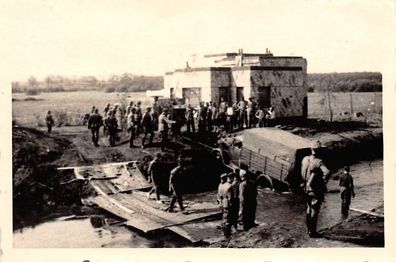 Vormarsch an schweren belg. Bunker mit LKW in Belgien