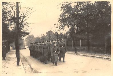 Wachmannschaft Marsch auf Strase in Brügge Belgien