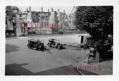 Zerstörte PKW an bombardierten Häusern in Ostende Flandern Belgien