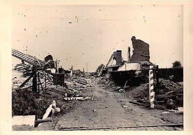 Zerstörtes Haus an Bahngleisse bei Zitadelle Lüttich Belgien