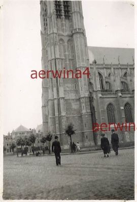 Belgier gehen in die Kirche in Flandern Ypern Belgien