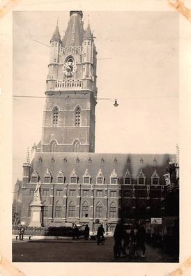 Denkmal vor Rathaus in Gent Belgien