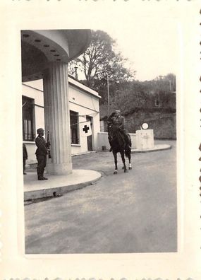 Deutscher Offizier zur Pferd Militär Lazarett in Belgien