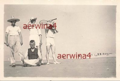 Deutsche Soldaten in Strandbekleidung in Nieuport Flandern Belgien