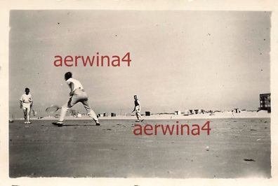 Deutsche Soldaten beim Tennisspiel in Nieuport Flandern Belgien