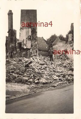 Deutscher Soldat auf zerstörten Haus in Nieuport Flandern Belgien