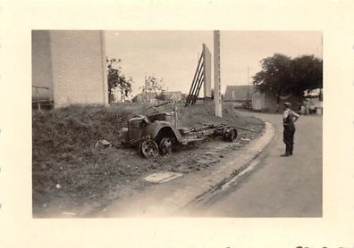 Zerstörte engl. LKW in Nord Frankreich