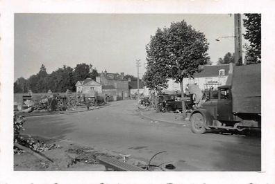 Franz. Rückzugstrasse verlassene Fahrzeuge bei Grevillers Frankreich