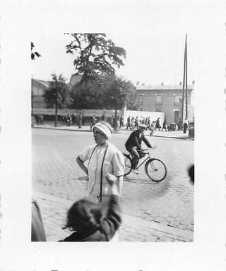 Strassenhändlerin in Paris Frankreich