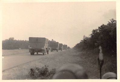 Vormarschstrasse LKW bei Bailleul Frankreich