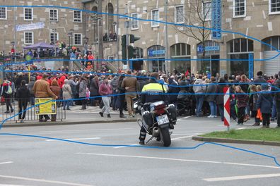 Foto Polizei Mülheim Ruhr Motorrad BMW Uniform Karneval 2017 (20 x 15 cm)