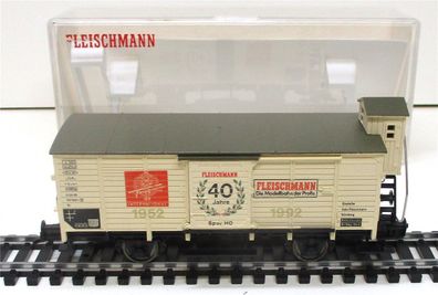 Spur H0 Fleischmann 5806K gedeckter Güterwagen Br. haus 40 Jahre (708H)