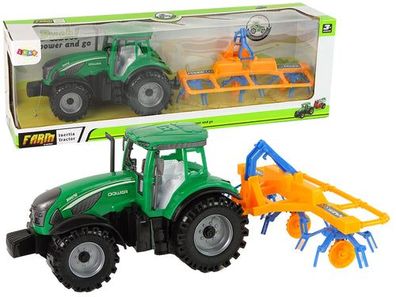 Grüner Traktor mit orangefarbener und blauer Harke Reibungsantrieb