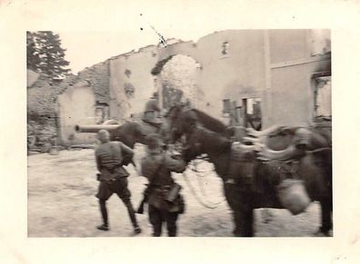 Artillerie Vormarsch Geschütz bei Vaucouleurs Frankreich Eisbär - Division