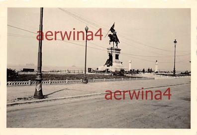 Denkmal im Hafen Boulogne Frankreich