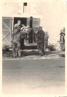 Deutsche Soldaten Feld - Geschütz in Frankreich