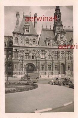 Deutsche PKW vor Hotel der Ville in Paris Frankreich