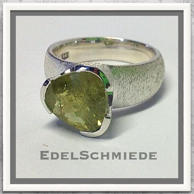 Edelschmiede925 edler matter Ring mit dreieck. Grossular Granat 55
