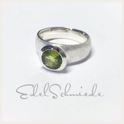 Edelschmiede925 facettierter Peridot als Schmuckring in 925/- Silber Ringgröße 54