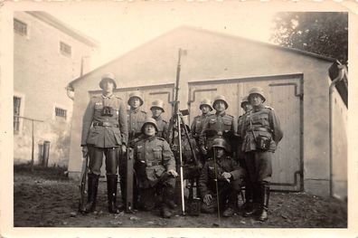 Fliegerwache MG Dreibein Soldaten Gruppenfoto