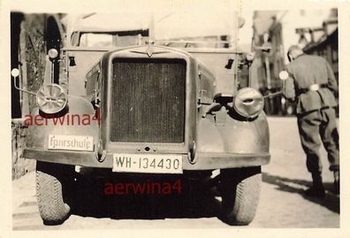 LKW Borgward 3t Fahrschule auf Strasse in Mühlhausen