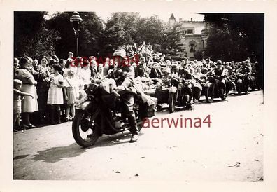 Parade Kradschützen bei Siegesfeier in Deutschland