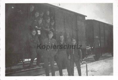 Zugfahrt deutsche Soldaten Bahnhof Stalino Russland Ostfront