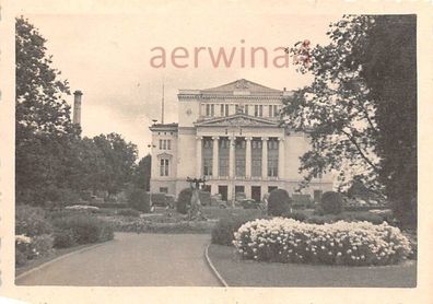 Deutsche Wehrmachtsfahrzeuge LKW vor Operhaus Riga Lettland Ostfront