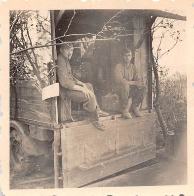 Soldaten auf LKW Feldküche Medwedewo Russland Ostfront