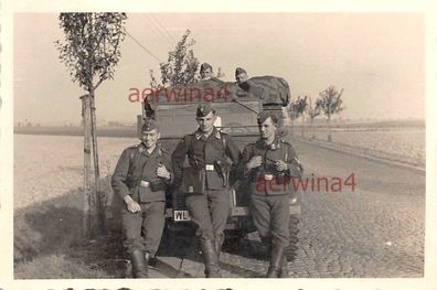 Gruppenfoto Luftwaffen Soldaten LKW Krupp - Protze Fahrt zur Grenze Polen