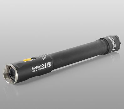 Armytek Partner C4 Pro v3 / XHP35 Kaltweiß / 1800 lm / TIR 20°:80° / 2x18650