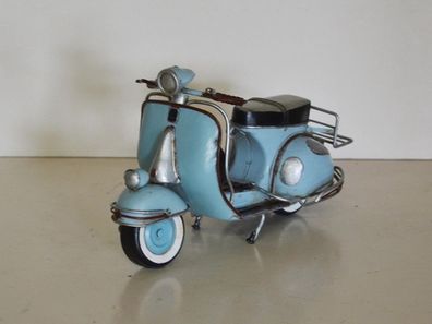 Roller Nostalgie Oldtimer Marke Vespa hellblau Motorroller aus Blech L 23 cm