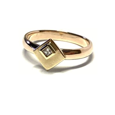 vom Trauring zum Schmuckring dezenter Zirkonia viereckig facettiert 333/- Gelbgold