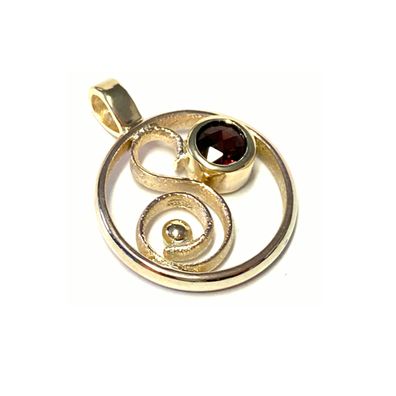 alter Trauring als Kettenanhänger Granat dunkelrot rund facettiert 333/- Gelbgold