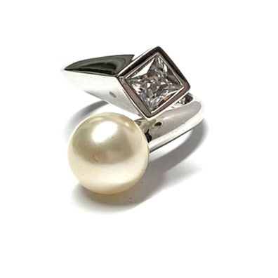 Ring 925/- Perle synth 10mm + Zirkonia carré moderne Form offene Schiene #50