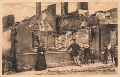 Heimkehr einer Ostpreußischen Familie von der Flucht Postkarte AK 1916