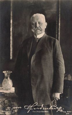 Portrait Reichspräsident von Hindenburg Postkarte AK