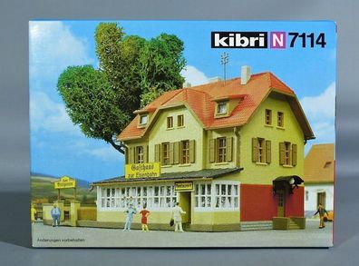 Kibri N 7114 Gasthaus "Zur Eisenbahn" mit Biergarten und Laubbaum Gasthof NEU OVP