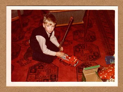 Sammler Kuriositüt Foto 50er Jahre Junge mit GAMA Feuerwehr Leiterwagen Weihnachten