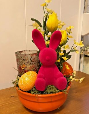 Orange Power Frühling Oster Gesteck aus bunter Deko mit Eier Seidenblumen Hase