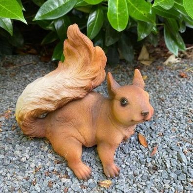 Gartenfigur neugierige Eichhörnchen Figur 17 cm