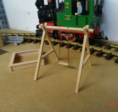 Spielplatz Schaukel im Maßstab 1:22,5 Modellbau Wichtel Wichtelstreiche