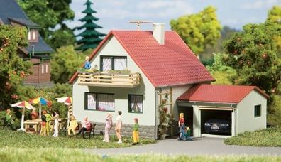 Auhagen 12222 HT Haus mit Garage Spur H0