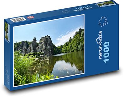 See mit Felsen und Wasser