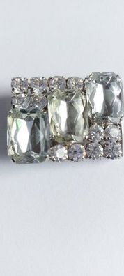 8964 Vintage Brosche made with Swarovski Kristallen 40x30mm