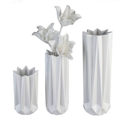 Casablanca Vase "Zelko" Porzellan . weiß . glasiert mit gezackter graphischer