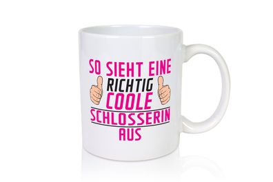 Richtig Coole Schlosserin | Beruf Schlosserei - Tasse Weiß