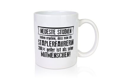 Neuste Studien: Staplerfahrerin | Gabelstapler - Tasse Weiß