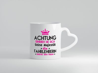 Seine Majestät Fahrlehrerin| Fahrschule - Herz Tasse Weiß