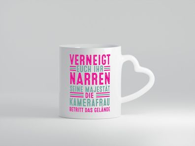 Verneigt euch: Kamerafrau | Kamera - Herz Tasse Weiß